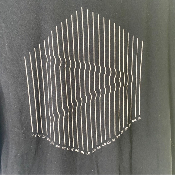 🌈 District Made graphic tee - Picture 2 of 5